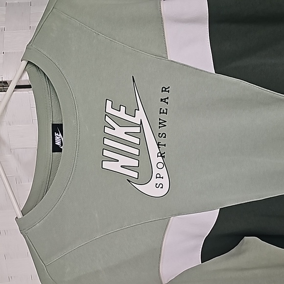 Nike green sweatshirt, small - Picture 3 of 4